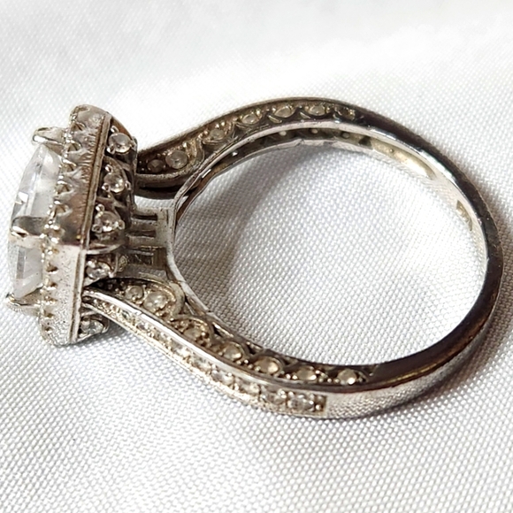 Elegant Silver Square-Cut Ring Size 7.5 925 Cubic Zarconia - Picture 3 of 5